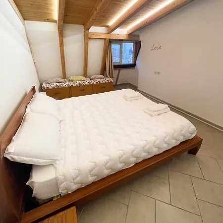 Sea View Apartment *
