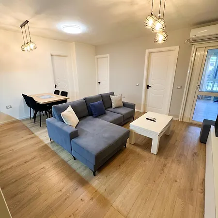 Sea View Apartment *